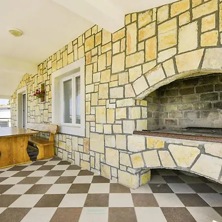 Apartment Cozy In With Wifi Maslenica