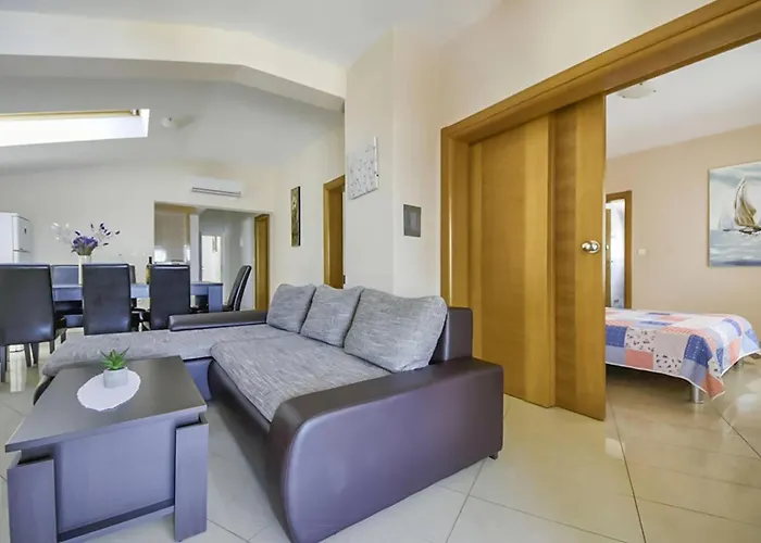 Apartmán In With House Sea View *