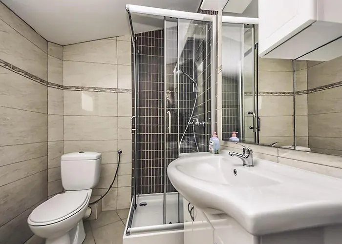 Апартаменты In With House Sea View